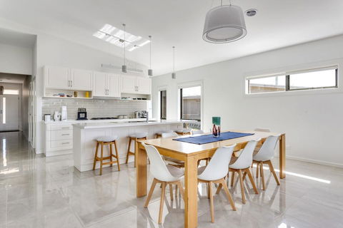 Diamond Bay Beach House: Brand New - Perths Hotel 2