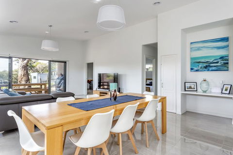 Diamond Bay Beach House: Brand New - Perths Hotel 0