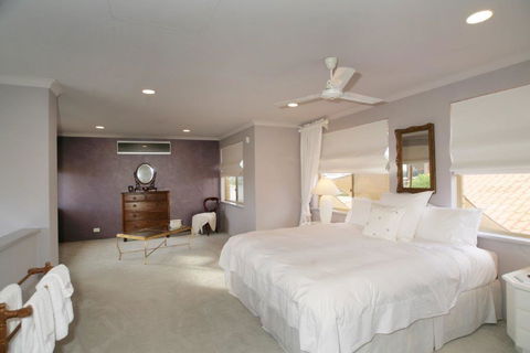 Dolphin 3 Bedroom House By Shoalwater Executive Homes - Perths Hotel 2