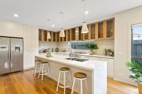 Dromana 300m Beach Shops And Cafes Table Tennis - Perths Hotel 1