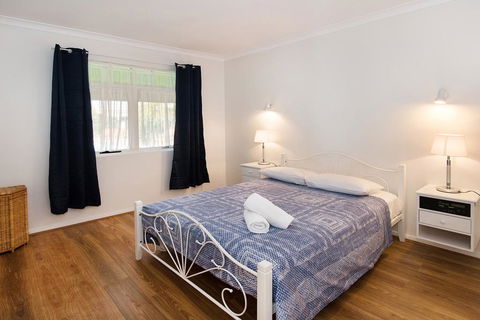 Dunsborough Town Units - Perths Hotel 3