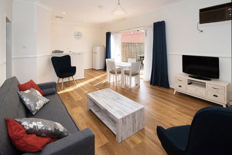 Dunsborough Town Units - Perths Hotel 2