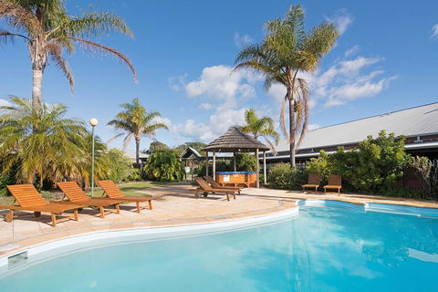 Dunsborough Town Units - Perths Hotel 0