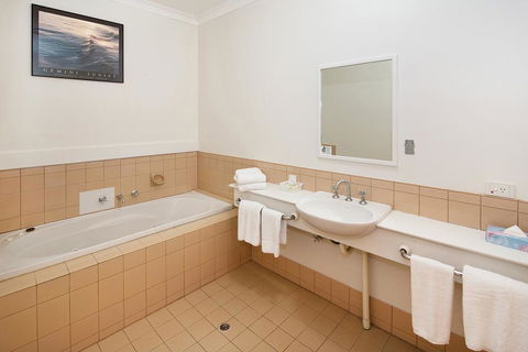 Dunsborough Town Units - Perths Hotel 1