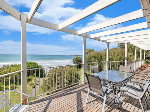 East Beach House - Perths Hotel 0