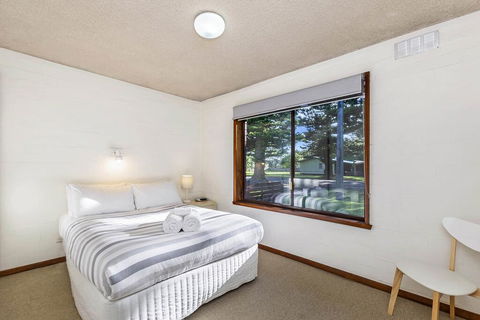 Eastern Beach Units #3 - Perths Hotel 2