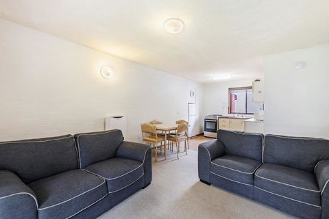 Eastern Beach Units #3 - Perths Hotel 3