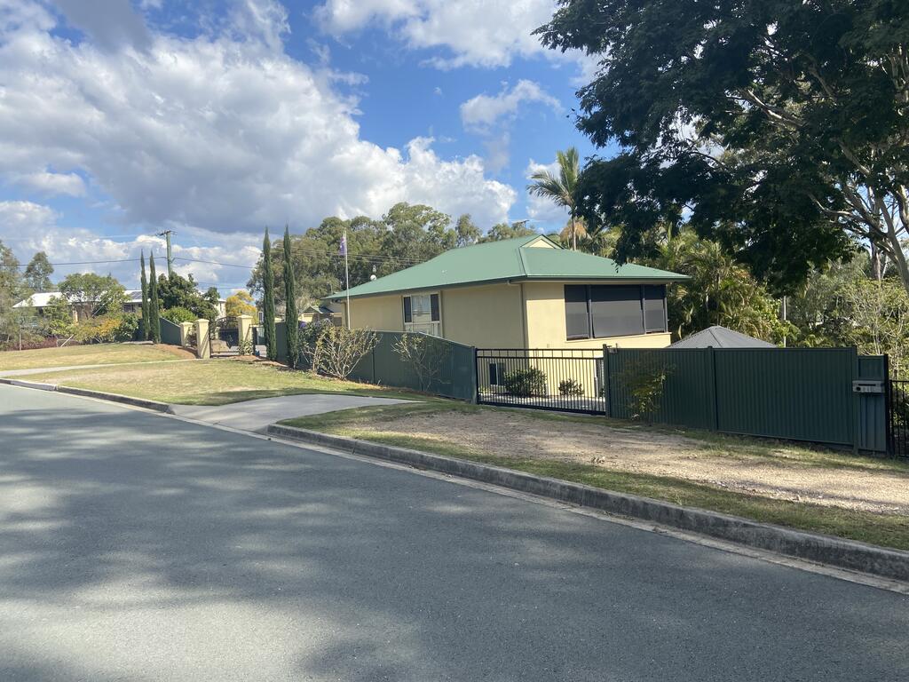 Eatons Hill QLD Perths Hotel