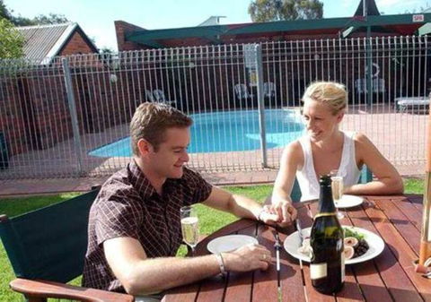 Echuca Nirebo Motel - Perths Hotel 0
