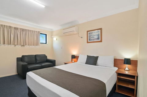 Econo Lodge Waterford - Perths Hotel 2