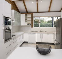 EeBee House - Beautiful Family Home with Stunning Eagle Bay Views - Perths Hotel