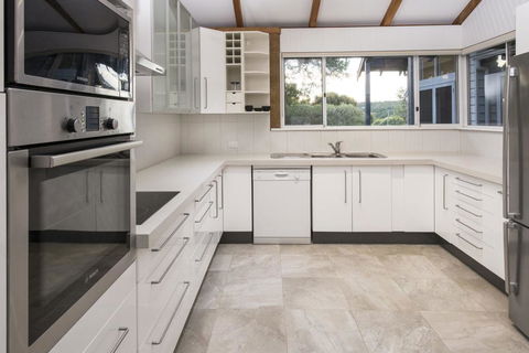 EeBee House - Beautiful Family Home With Stunning Eagle Bay Views - Perths Hotel 2