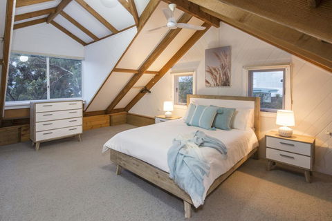 EeBee House - Beautiful Family Home With Stunning Eagle Bay Views - Perths Hotel 3