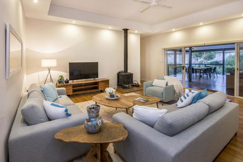 EeBee House - Beautiful Family Home With Stunning Eagle Bay Views - Perths Hotel 1