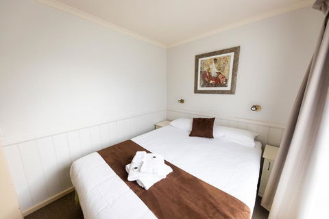 Eildon Riverside Holiday Park - Perths Hotel 3