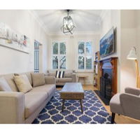 Elegant Renovated Terrace Close To City - Perths Hotel