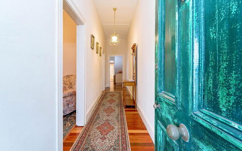 Eliza 1875 Red Brick Duplex Townhouse - Perths Hotel 1