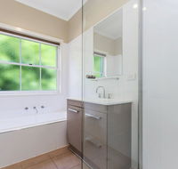Elizas Townhouse - Perths Hotel