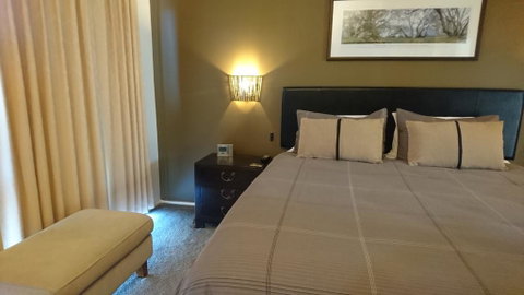 ELM Riverside Accommodation - Merrijig - Perths Hotel 3