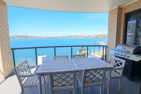 Elysium Lakehouse - Perths Hotel 1