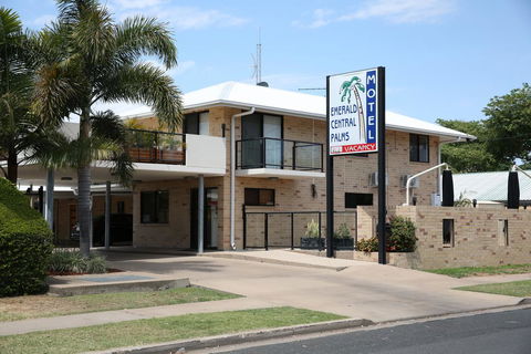 Emerald Central Palms Motel - Perths Hotel 0