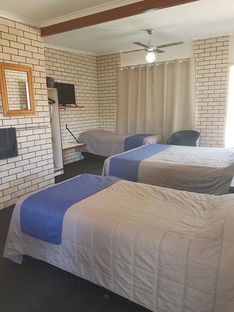 Emerald Tower Motor Inn - Perths Hotel 3