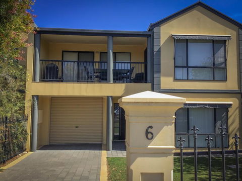 Endeavour 6 - Perths Hotel 1