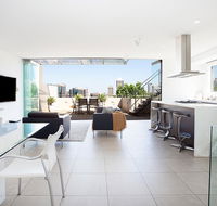 Enjoy Leafy Urban Outlooks in Modern Lifestyle Retreat - Perths Hotel