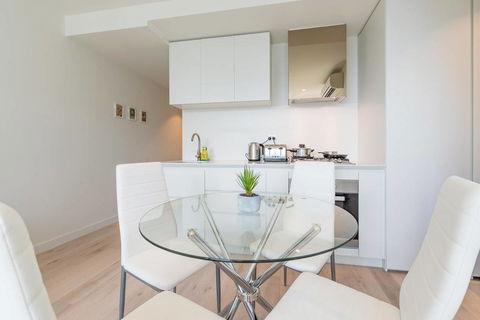 EQ Tower Luxury 1 Bedroom Central Melbourne - Perths Hotel 3