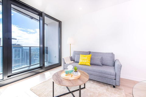 EQ Tower Luxury 1 Bedroom Central Melbourne - Perths Hotel 2