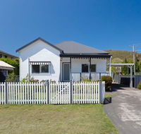 Escape to the Cottage 68 Tomaree Rd pet friendly and boat parking and WIFI - Perths Hotel