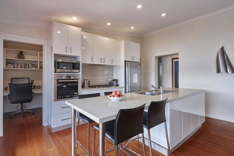 Esperance Landing - Perths Hotel 1