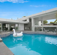 Essence of Broadbeach - Perths Hotel