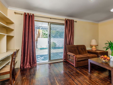 Exclusive Handy Holiday House - Perths Hotel 1