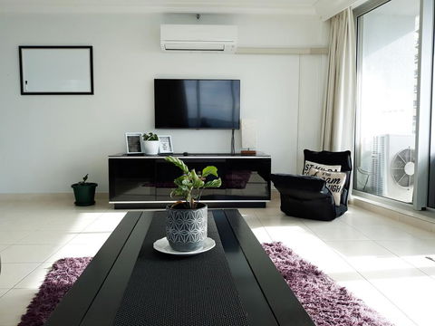 Excluza - Perths Hotel 0