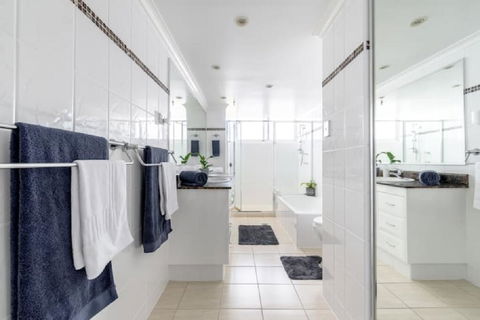 Excluza - Perths Hotel 2