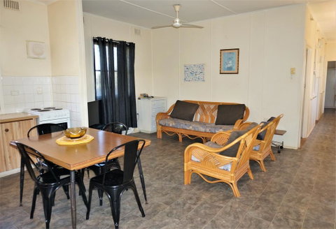 Exmouth Villas Unit 29 - Affordable 3 Bedroom Villa With A Great Location - Perths Hotel 3