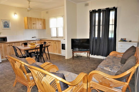 Exmouth Villas Unit 29 - Affordable 3 Bedroom Villa With A Great Location - Perths Hotel 2