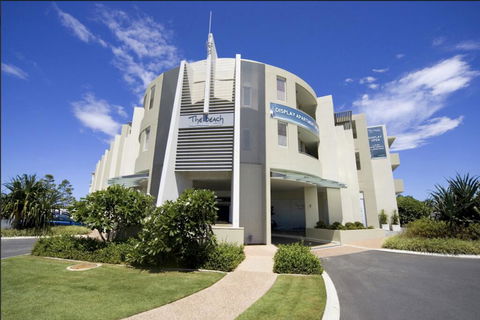 EXTRA LARGE 2 Bed Apartment - 3 Pools And Spa - Mountain View - BEACHFRONT LOCATION CABARITA BEACH - Perths Hotel 1