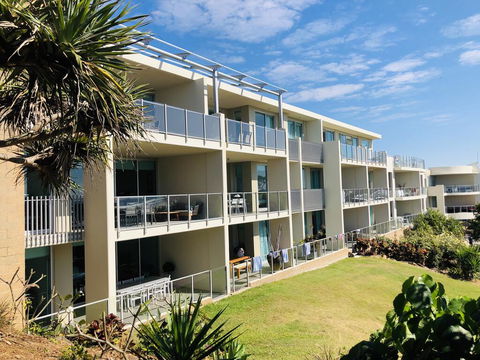 EXTRA LARGE 2 Bed Apartment - 3 Pools And Spa - Mountain View - BEACHFRONT LOCATION CABARITA BEACH - Perths Hotel 3