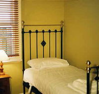 Eyre House - Perths Hotel