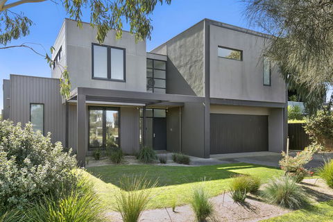 Fabulous Home - Families Only - Perths Hotel 1