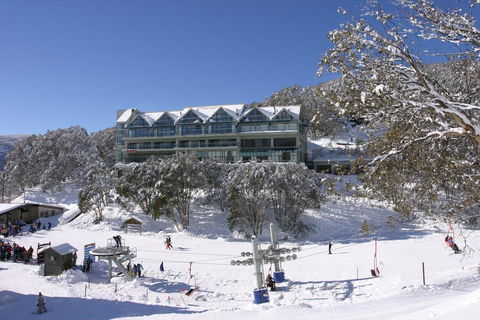 Falls Creek Country Club - Perths Hotel 0