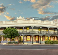 Farmers Home Hotel - Perths Hotel