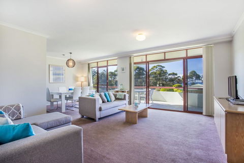 Fathoms 8 - Mollymook - Perths Hotel 3