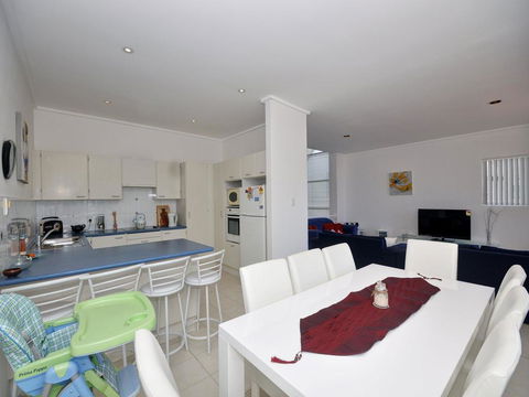 Filtered River Views - Perths Hotel 1