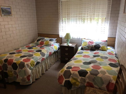 Flat 1/15 Dalmeny Drive - Perths Hotel 3