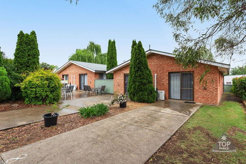 Fossicker Caravan Park - Perths Hotel 3