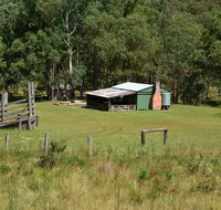 Four Bull Hut - Perths Hotel