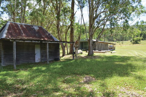 Four Bull Hut - Perths Hotel 1